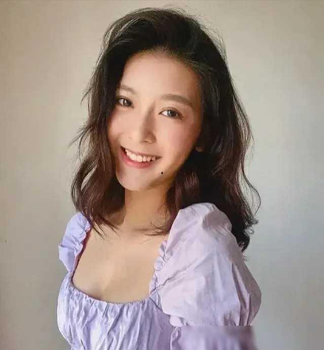 明星余香凝,闪耀星途，青春绽放