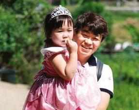 明星父女吻图片